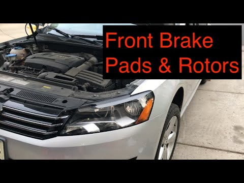 Видео: Как заменить передние тормозные колодки и диски на Volkswagen Passat 2015 года