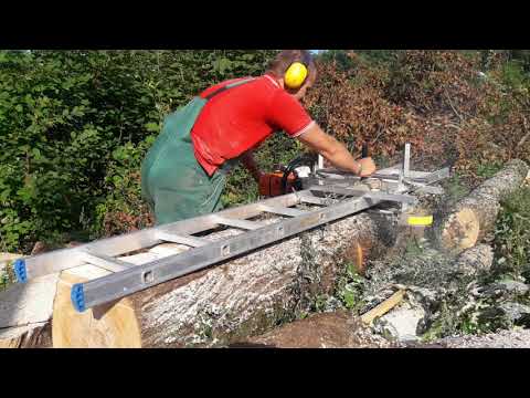 Видео: Выравнивание плоскости по направляющей (лестнице) пилорамой из бензопилы (stihl 661, alaskanmill)