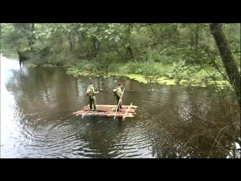 Видео: Сделайте простой плот в походе!