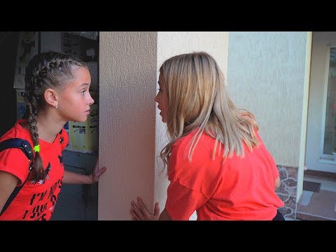 Видео: СКРЫВАЮСЬ ОТ СЕСТРЫ В ГАРАЖЕ!!