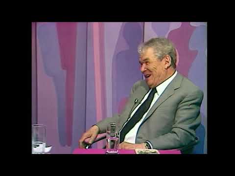 Видео: Интервью с Мустаем Каримом в программе «Говорят, что...»