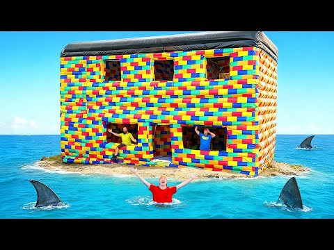 Видео: Последний, кто покинет плавучий Lego АКВАПАРК!