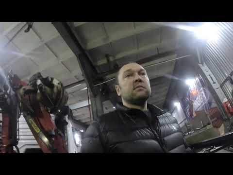 Видео: Бесполезные аутригеры для крюкового погрузчика которыми не пользуются водители при погрузке бункера