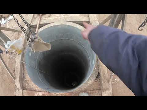 Видео: как уносит (засыпает)  людей вместе с кольцами в колодце