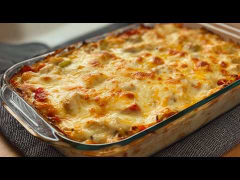 Видео: Боже, как вкусно! Куриное филе в духовке с сыром и овощами - просто и потрясающе!