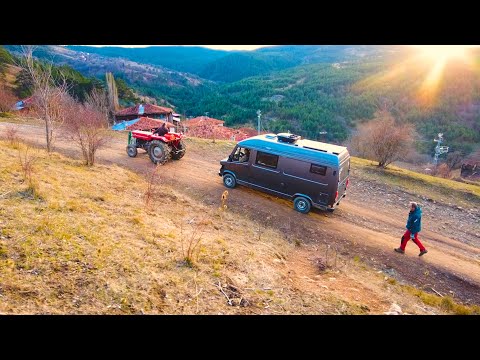 Видео: СЛОЖНОЕ ПУТЕШЕСТВИЕ В КАРАВАНЕ ПО ПУСТЫНЕ ЛЕС | КЕМПИНГ С КАРАВАНОМ НА ВЫСОТЕ 1800 ГОДА