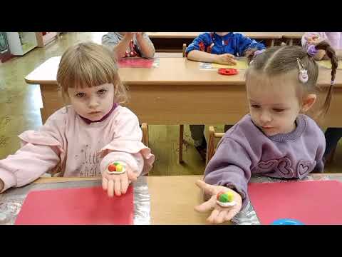 Видео: Наші заняття. Ліплення " Яблучка на тарілці".            