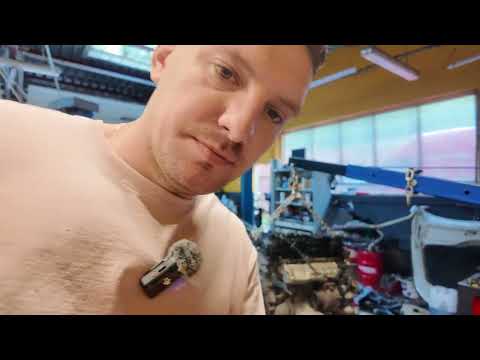 Видео: Двигатель УМЕР! Вытаскиваем мотор из BMW и ставим другой