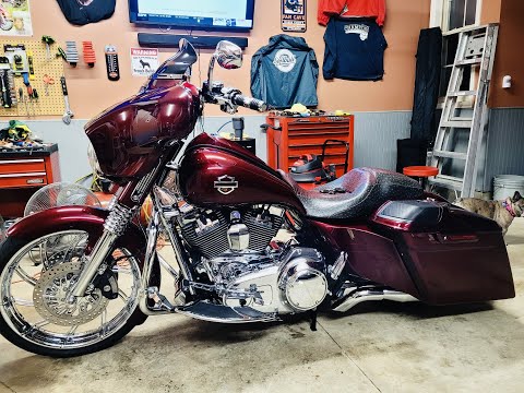 Видео: Распаковка и установка деталей кузова Advanblack от Harley: эластичные боковые крышки и эластичны...