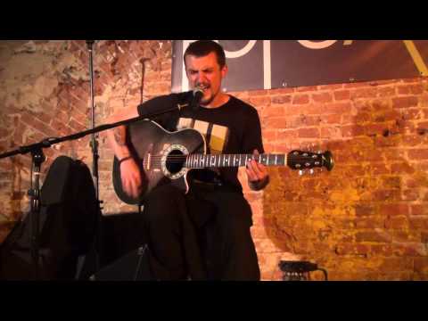 Видео: Anton Vosmoy - Черное золото / live in Gegel' bar, 2013.08.02 (06)