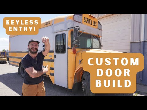 Видео: ИНДИВИДУАЛЬНАЯ ПЕРЕДНЯЯ ДВЕРЬ с бесключевым доступом! (Руководство по переоборудованию Skoolie №9)