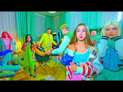 Видео: ДИАНА И ПОДРУЖКИ В ШОКЕ!!! ЧТО ПРОИСХОДИТ В ГОЛУБОМ ДОМЕ ПАРНЕЙ?