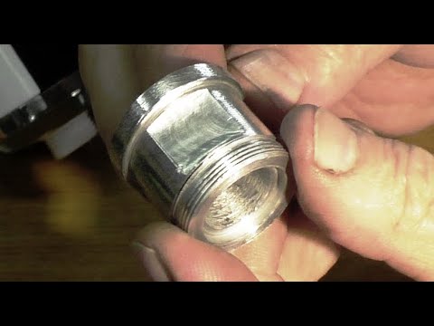 Видео: Хитрая резьбовая втулка М28х1,0 под накидную гайку. Станок токарный CJM360.