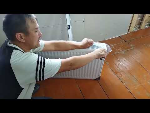 Видео: Стальные радиаторы отопления. Распаковка. Установка. #деревня #ремонт #радиаторы
