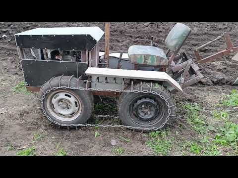 Видео: Гусеничный мини трактор, прошел боевое крещение .