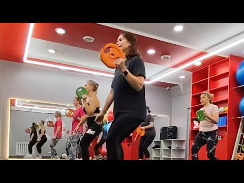 Видео: Полная тренировка на степах с блином total body 