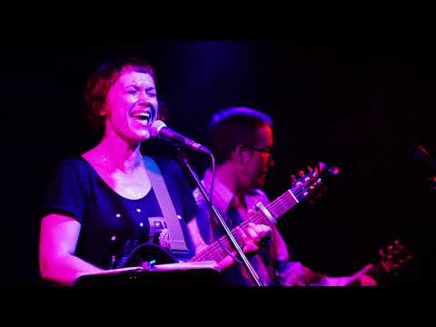 Видео: Умереть под Металлику - Ольга Чикина и группа "КАФЕ"