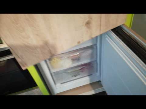Видео: Как встроить обычный холодильник в шкаф