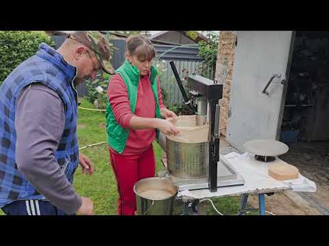 Видео: 🍎 Подрібнювач фруктів, прес 5т і залишок літніх яблук. Трохи роботи, як вона є. #bazotto 