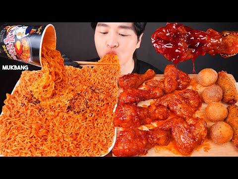 Видео: острая огненная лапша и жареный цыпленок 🔥 SPICY FIRE NOODLES FRIED CHICKEN ASMR MUKBANG