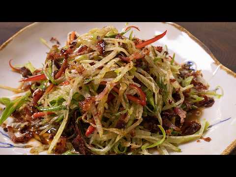 Видео: Витаминный салат. Полезный, а главное очень вкусный. Просто возьмите лук и редьку