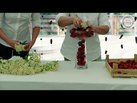 Видео: Мастер-класс Марины Петровой: оформление клубнично-ромашковой свадьбы