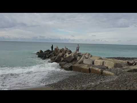 Видео: Пляж Свирский. Лазаревское Сочи. Фотосессия на море. Воздух +15С, вода в море +22С. 20 октября 2024