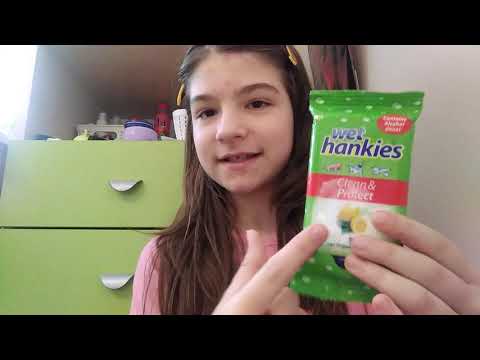 Видео: Какво има в чантата ми👜