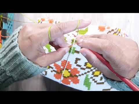 Видео: Гобеленовая сумка крючком, цветочный мотив 2 (часть 15)