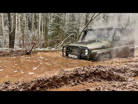 Видео: Киров - Аэропорт. Брод без дна. Маршрут по бездорожью без асфальта.