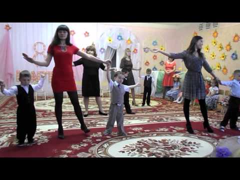 Видео: танец с мамами