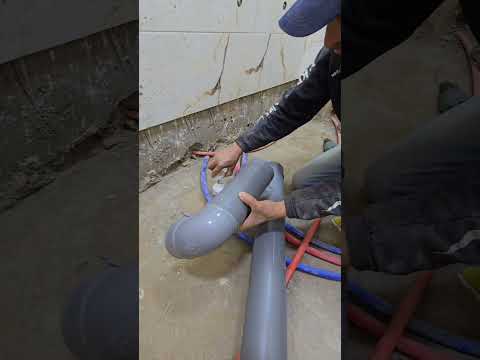 Видео: Установка сливной трубы в ванной