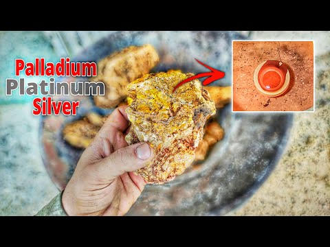Видео: Извлечение платины, палладия и серебра из камня | Переработка руды на драгоценные металлы