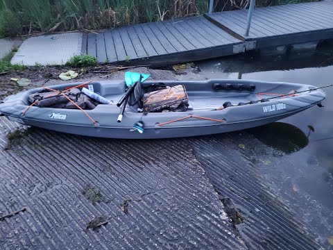 Видео: Каяк Pelican Wild 100x! Самый дешёвый каяк в Кабеласе... сможет ли такой толстый старик, как я, л...