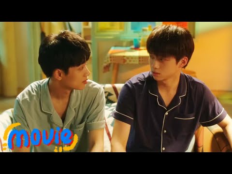 Видео: : "Я помогу тебе размяться..." Бедный парень устал от работы, его парень уносит его!