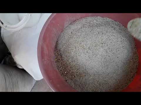 Видео: Чем кормить бройлеров по возрастам ( в месяц, в два месяца, в три).Результат -будет тушка 5 кг.