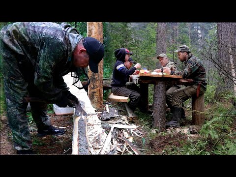 Видео: Строим избу. Обшиваем стены. Первые доски.