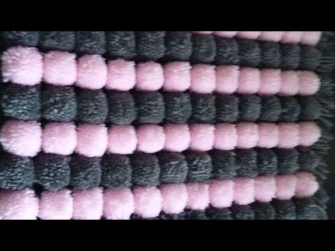 Видео: Одеяло из помпонов, связанное вручную, БЕЗ ВЯЗАНИЯ, Крючком или ШИТЬЯ. Одеяло из помпонов, цветны...