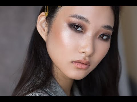 Видео: Коричневый  smokey eyes