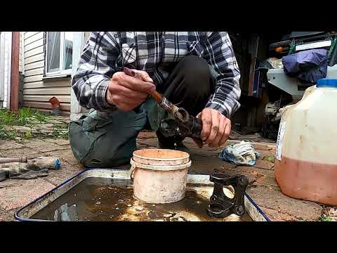 Видео: CF MOTO Х 6 . ЗАМЕНА КРЕСТОВИН ПЕРЕДНЕГО КАРДАНА .