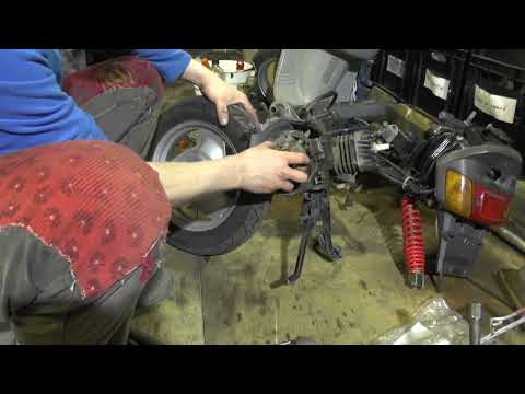 Видео: Yamaha Jog Poche разбираем двигатель часть 3