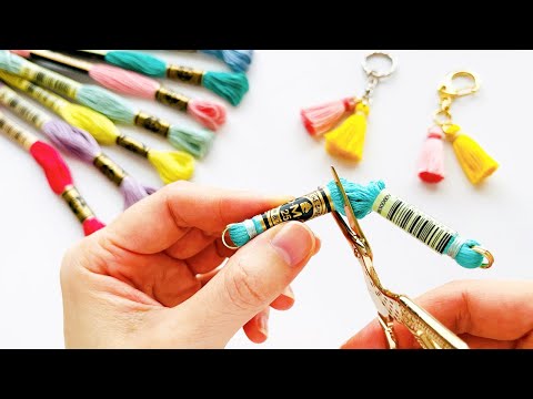 Видео: Как легко сделать мини-кисточки с колечками - Брелок, аксессуары | DIY Tassel making with ring
