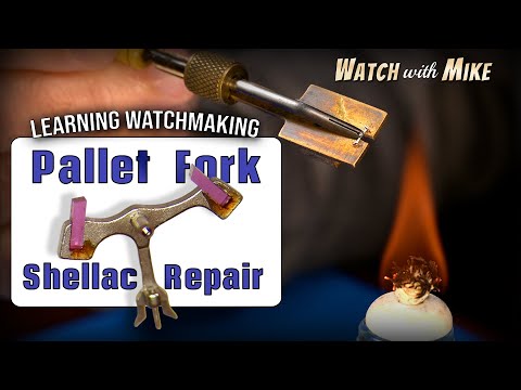 Видео: Как покрыть камни шеллаком в паллетной вилке для часов #часовоедело