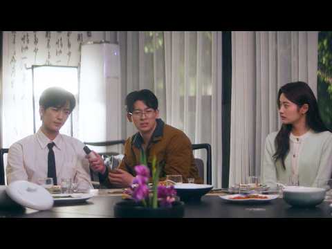 Видео: Красивый доктор публично признался, что ему нравится Золушка, и она мгновенно запаниковала.