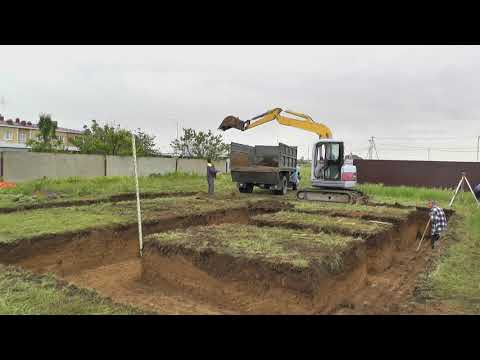 Видео: Фундамент под дом в п. Зимовники. Мини экскаватор.