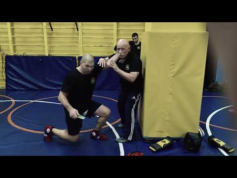 Видео: От удара ножом с захватом за одежду , руку или  шею. В. Н. Крючков