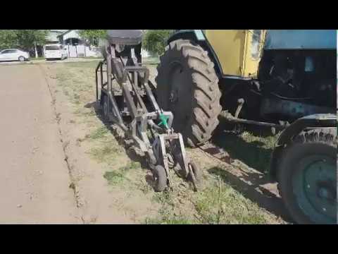 Видео: Испытание комбайна для уборки чеснока.