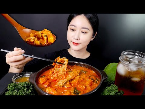 Видео: MUKBANG Много чеснока! Острое тушеное мясо с курицей [Дакгалби] COOKING & EATING MUKBANG | ASMR |