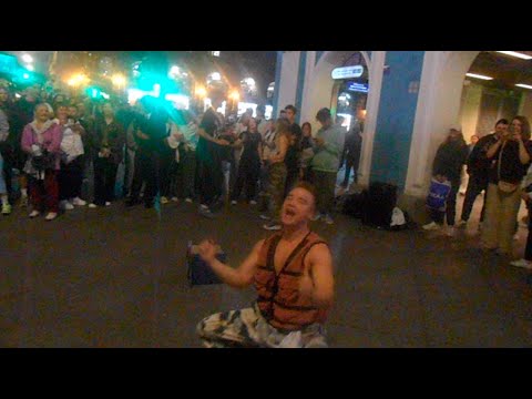 Видео: Уличные танцоры Питер Максим на Невском 5 сентября - Рваные джинсы зажег по полной