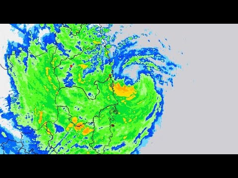 Видео: Калмэги обрушился на Вьетнам в виде мощного тайфуна